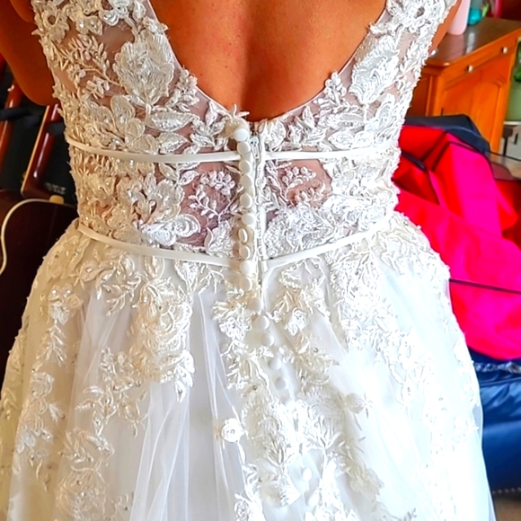 Wedding Dress size 14 Never worn. - Picture 9 of 14